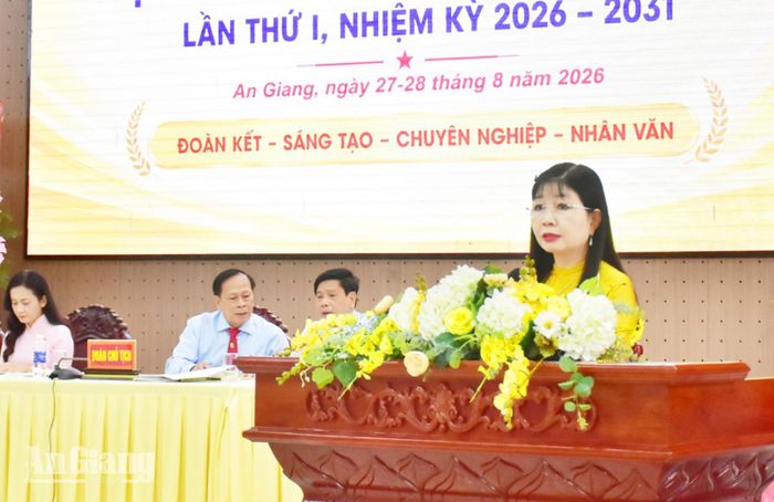 Phó Bí thư Tỉnh ủy, Chủ tịch Ủy ban MTTQ Việt Nam tỉnh An Giang Trần Thị Thanh Hương phát biểu chỉ đạo tại Đại hội.