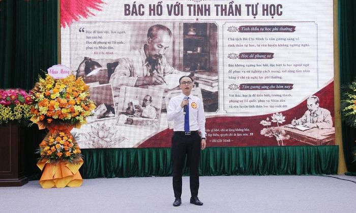  Phần thi kể chuyện của thí sinh Nguyễn Đức Huy (Chi bộ Văn phòng). 