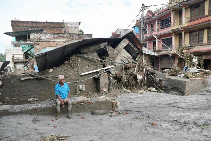Ngôi nhà bị sập sau trận lũ quét tại huyện Nuwakot, Nepal, ngày 27/8/2026. Ảnh: Prabin Ranabhat/AFP/Getty Images