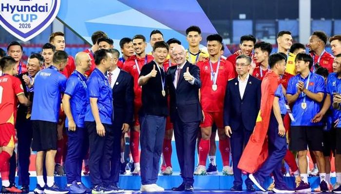HLV Kim Sang-sik và các học trò sẽ ngay lập tức cạnh tranh trở lại ở FIFA ASEAN Cup sau hơn 20 ngày nữa. Ảnh: VFF