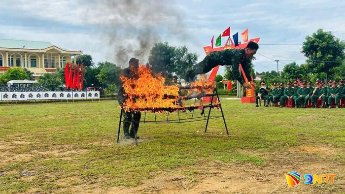 Lực lượng vũ trang thành phố Đà Nẵng tích cực, chủ động huấn luyện nâng cao khả năng sẵn sàng chiến đấu. Ảnh: MINH DŨNG