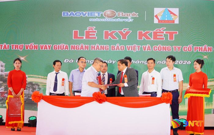 Đại diện chủ đầu tư và Ngân hàng Bảo Việt ký kết tài trợ vốn vay thực hiện dự án. Ảnh: TÂM ĐAN