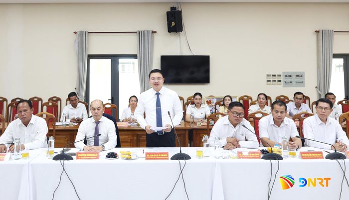 Trưởng ban Tổ chức Tỉnh ủy Salavan Chansilone Sisomboun phát biểu tại buổi làm việc. Ảnh: NGỌC HÀ