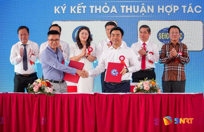 Chủ đầu tư ký kết hợp tác với các đơn vị. Ảnh: HỒ QUÂN