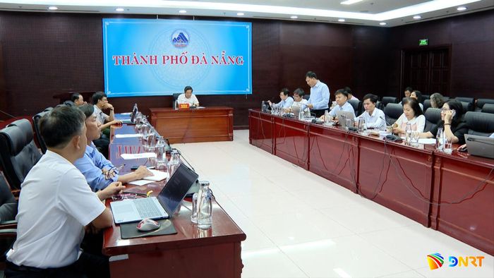 Lãnh đạo UBND thành phố Đà Nẵng làm việc với Sở Nông nghiệp và Môi trường liên quan đến thu hút đầu tư nông nghiệp. Ảnh: PHAN VINH