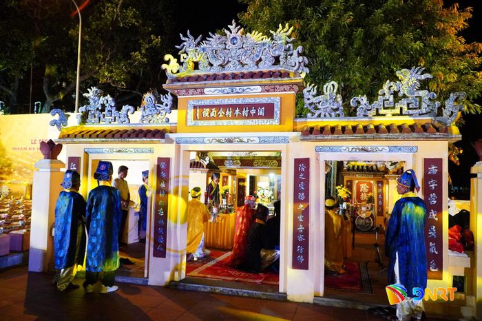 Lễ tế nghĩa sĩ và cúng âm linh được diễn ra với các nghi thức trang trọng, thành kính. Ảnh: TÂM ĐAN