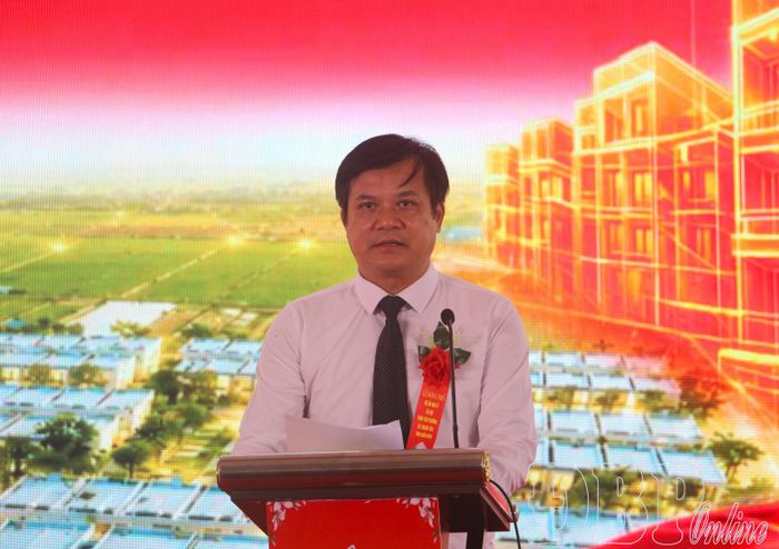 Đồng chí Lò Văn Cương, Ủy viên Ban Thường vụ Tỉnh ủy, Phó Chủ tịch Thường trực UBND tỉnh phát biểu tại buổi lễ.