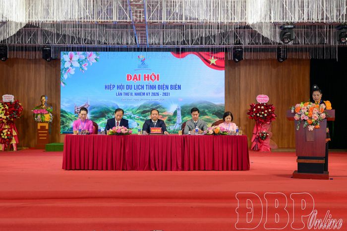 Đoàn chủ tịch điều hành Đại hội.