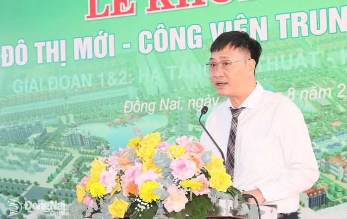 Lãnh đạo Công ty cổ phần Phát triển Nhà và Đô thị HUD Nha Trang phát biểu tại lễ khởi công. Ảnh: Quang Minh