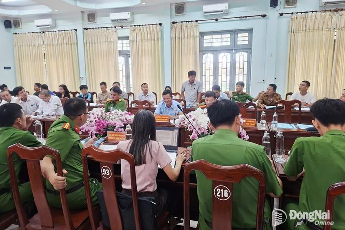 Đại diện UBND các xã và cơ sở đóng góp ý kiến.
