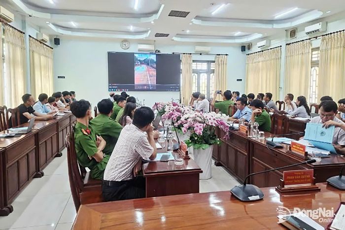 Cán bộ PCCC và CNCH hướng dẫn các Đội hình kiểm tra.