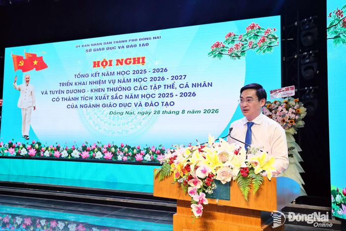 Tiến sĩ Đặng Anh Tuấn, Giám đốc Sở Giáo dục và Đào tạo phát biểu khai mạc hội nghị. Ảnh: Công Nghĩa