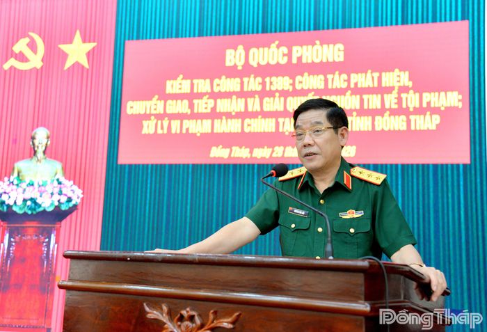 Thượng tướng Nguyễn Văn Gấu, Ủy viên Ban Chấp hành Trung ương Đảng, Ủy viên Quân ủy Trung ương, Thứ trưởng Bộ Quốc phòng, Trưởng Ban Chỉ đạo 1389 Bộ Quốc phòng phát biểu tại buổi làm việc.