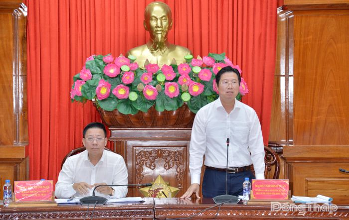 Phó Chủ tịch UBND tỉnh Đồng Tháp Huỳnh Minh Tuấn phát biểu tại buổi làm việc.