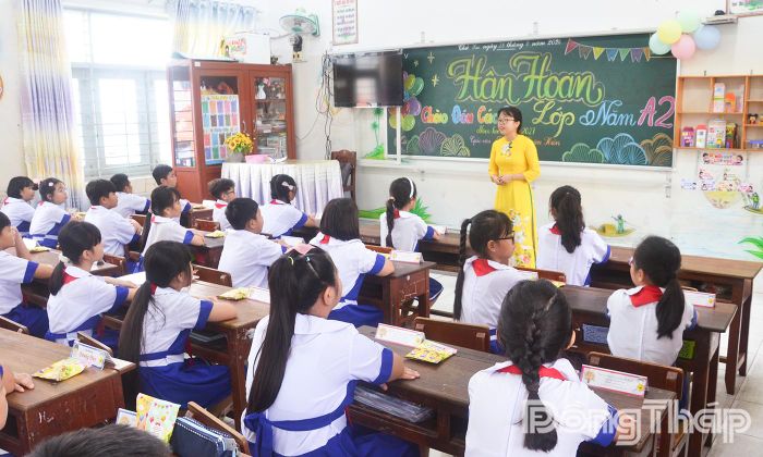 Giáo viên Trường Tiểu học Thủ Khoa Huân chuẩn bị chu đáo, tạo không khí vui tươi chào đón học sinh trong năm học mới.