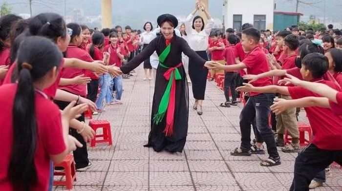  Các trường có thể mời nghệ sĩ, nghệ nhân, họa sĩ, huấn luyện viên, vận động viên, chuyên gia trong nước và nước ngoài tham gia giảng dạy, huấn luyện theo quy định. Ảnh minh họa: TVPL 