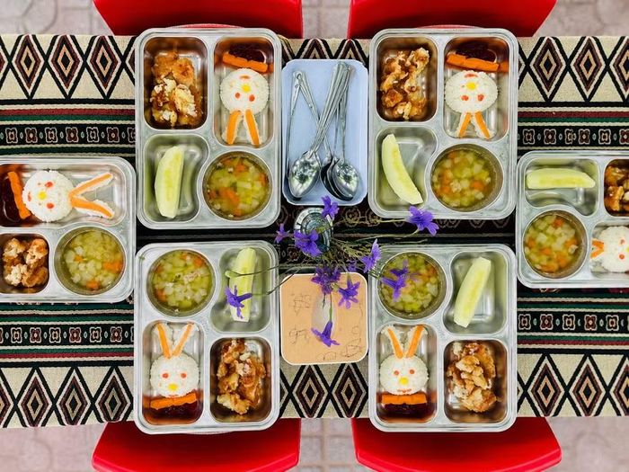 Thủ tướng Chính phủ Lê Minh Hưng yêu cầu triển khai ngay việc miễn toàn bộ thuế thu nhập doanh nghiệp đối với các doanh nghiệp cung cấp suất ăn vào trường học. Ảnh ĐVCC