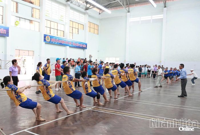 Đoàn viên, người lao động tham gia môn kéo co tại Hội thao công nhân, viên chức, lao động năm 2026.