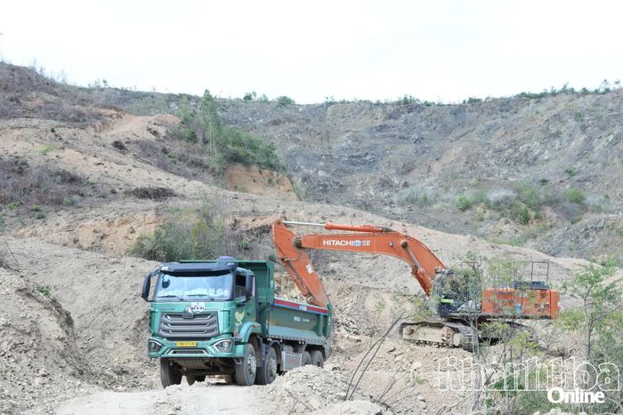 Mỏ vật liệu tại thôn Xuân Tây được cấp cho doanh nghiệp khai thác phục vụ các dự án có nguồn đầu tư từ ngân sách.