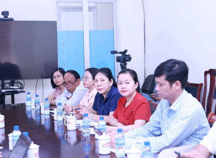 Đại diện các sở, ngành và đơn vị dự họp.