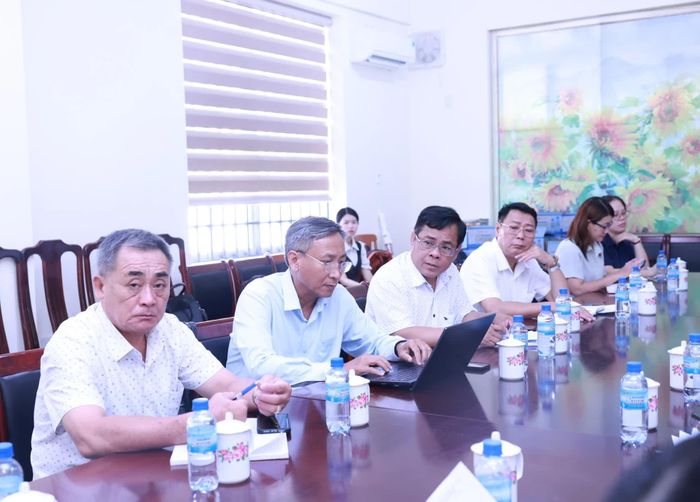 Đại diện các sở, ngành và đơn vị dự họp.