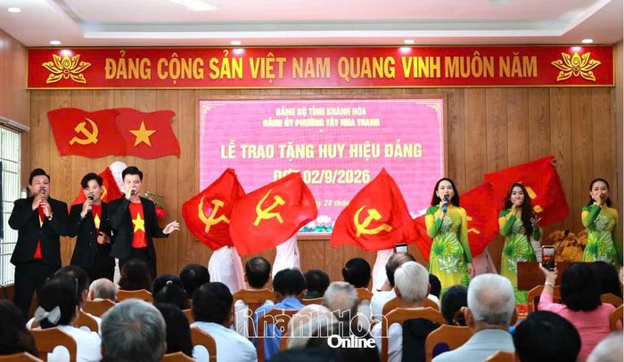 Tiết mục văn nghệ tại buổi lễ.