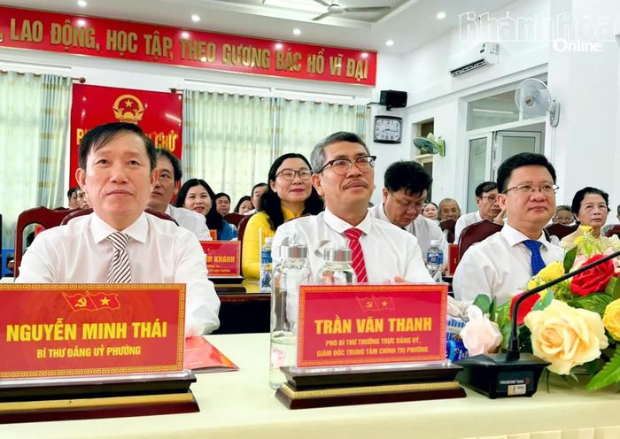 Các đại biểu tham dự buổi lễ.