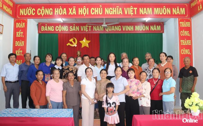 Một buổi sinh hoạt của Câu lạc bộ Gia đình hạnh phúc thôn Xuân Đông, xã Vạn Hưng.