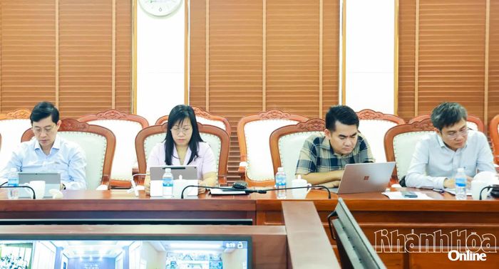 Đại diện các đơn vị dự họp tại điểm cầu Khánh Hòa. 