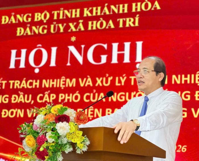 Ông Trần Văn Phải - Bí thư Đảng ủy, Chủ tịch HĐND xã Hòa Trí phát biểu tại hội nghị.