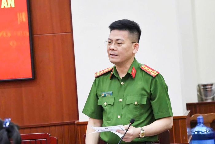 Đại tá Nguyễn Bá Thành phát biểu tại hội nghị.