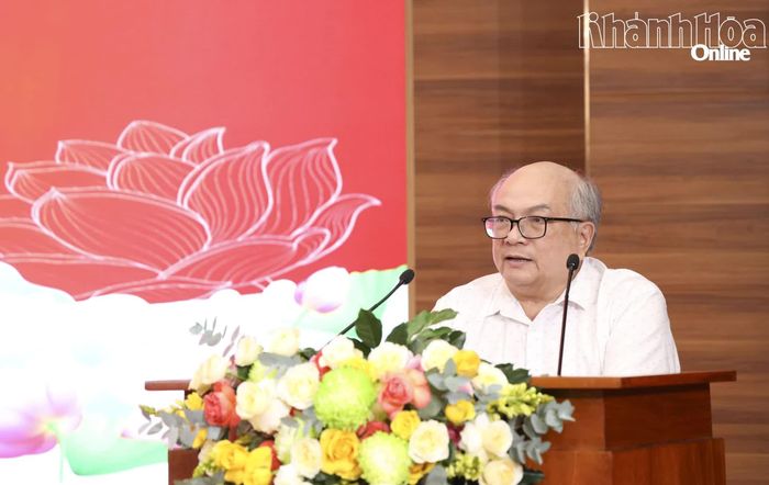 Nguyên lãnh đạo Văn phòng UBND tỉnh phát biểu cảm tưởng tại buổi gặp mặt.