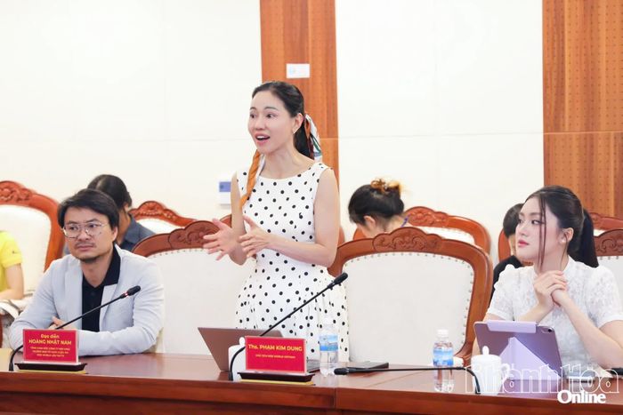 Bà Phạm Kim Dung - Chủ tịch Miss World Việt Nam phát biểu ý kiến.