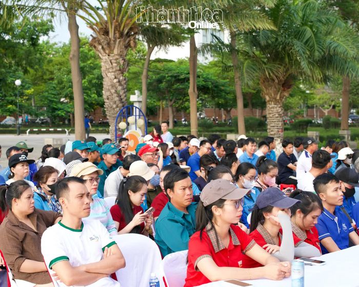 Đông đảo đại diện các doanh nghiệp du lịch và tổ chức đoàn thể tham dự, hưởng ứng chương trình.