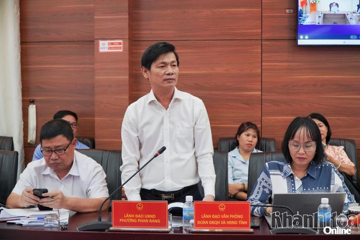 Đại diện phường Phan Rang báo cáo tại buổi đối thoại.