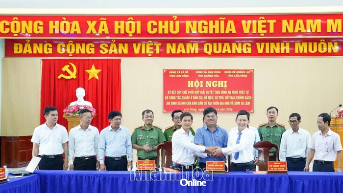 Các xã thực hiện ký kết quy chế phối hợp.