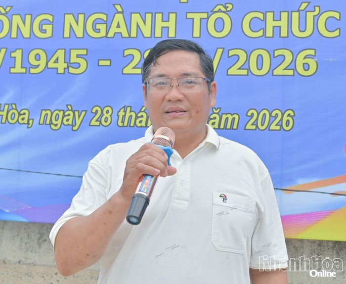 Ông Huỳnh Mạnh Thắng - Phó Giám đốc Sở Nội vụ phát biểu khai mạc hội thao.