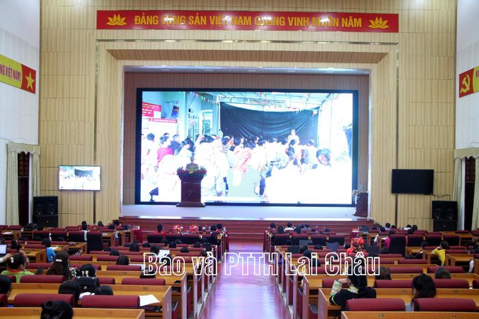 Toàn cảnh hội nghị.