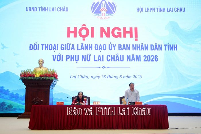 Các đồng chí chủ trì hội nghị.