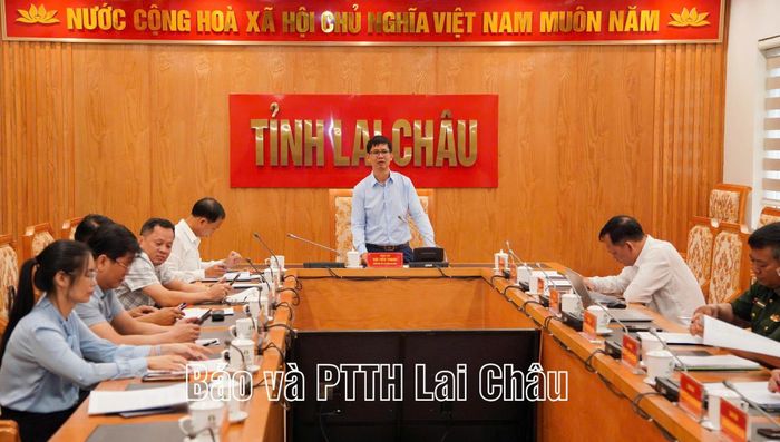 Đồng chí Bùi Tiến Thanh - Giám đốc Sở Y tế, Phó Trưởng Ban Chỉ đạo tỉnh phát biểu kết luận hội nghị. 