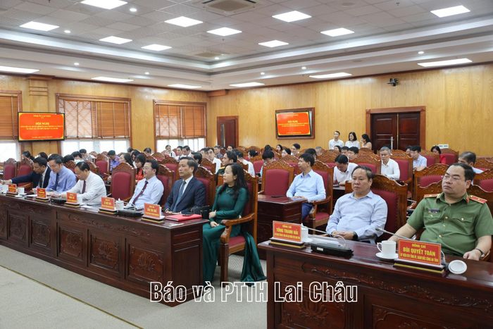 Các đại biểu dự hội nghị. 