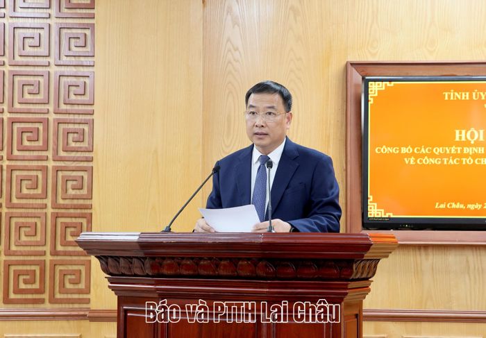 Đồng chí Tống Thanh Bình - Ủy viên Ban Thường vụ Tỉnh uỷ, Phó Chủ tịch Thường trực Ủy ban MTTQ Việt Nam tỉnh phát biểu nhận nhiệm vụ. 