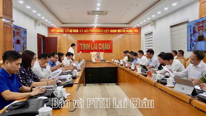 Quang cảnh cuộc họp.