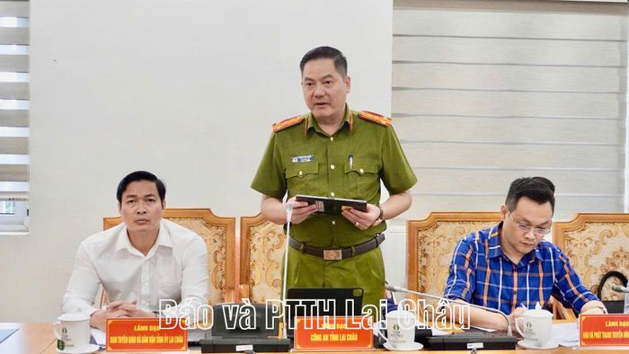 Đại tá Phạm Hải Đăng - Phó Giám đốc Công an tỉnh phát biểu tại cuộc họp.