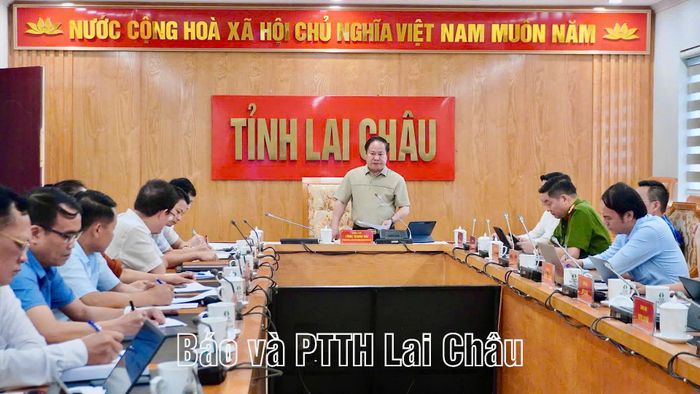 Đồng chí Tống Thanh Hải - Phó Chủ tịch Thường trực UBND tỉnh phát biểu kết luận cuộc họp.
