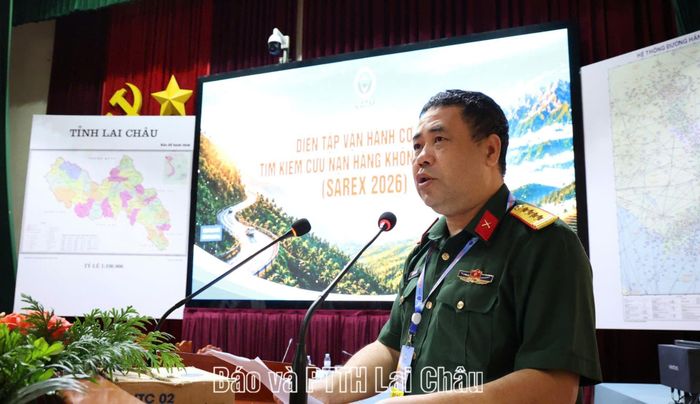 Đại tá Trần Mạnh Hùng – Phó Chỉ huy trưởng Trung tâm Quốc gia điều hành TKCN, Văn phòng Ban Chỉ đạo Phòng thủ dân sự quốc gia phát biểu chỉ đạo.