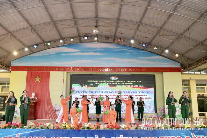 Tiết mục văn nghệ do hội viên Hội Doanh nghiệp doanh nhân CCB tỉnh biểu diễn