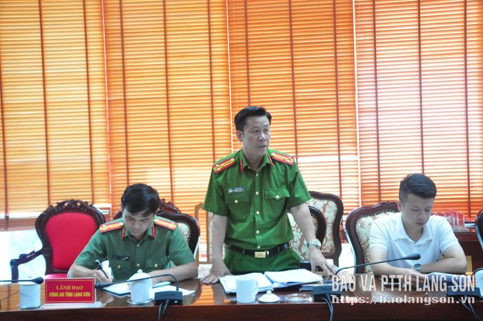 Lãnh đạo Công an phường Đông Kinh phát biểu ý kiến tại buổi kiểm tra