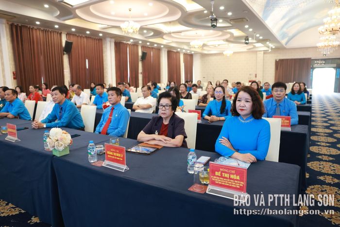 Các đại biểu dự tọa đàm