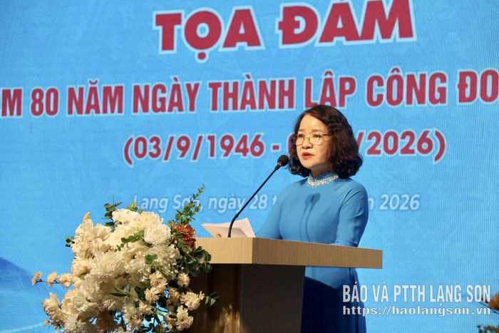 Lãnh đạo Liên đoàn Lao động tỉnh phát biểu tại tọa đàm